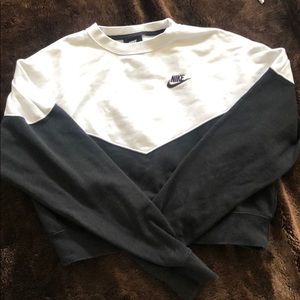 Nike Cropped Sweater